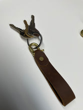 Load image into Gallery viewer, Leather Brass shackle fob